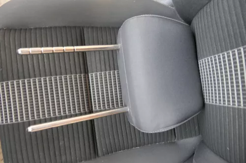 1x Golf Plus 5M Kopfstütze vorne rechts links anthrazit weiße Nähte United (116058)