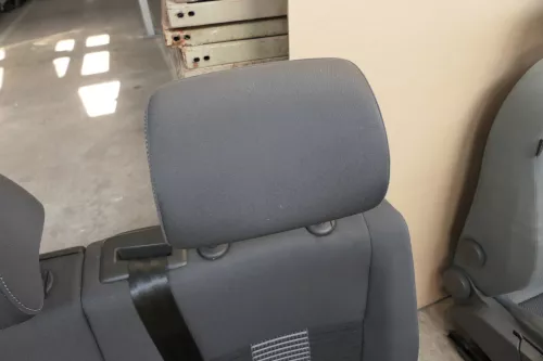 1x Golf 5M Plus Kopfstütze hinten rechts links anthrazit weiße Nähte United