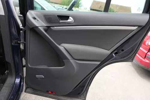 VW Tiguan 5N Türverkleidung Verkleidung Tür vorne+hinten Dynaudio schwarz (116910)