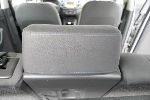 VW Golf Plus 5M Kopfstützen Kopfstütze hinten in der Mitte mittig blaue Nähte (117256)