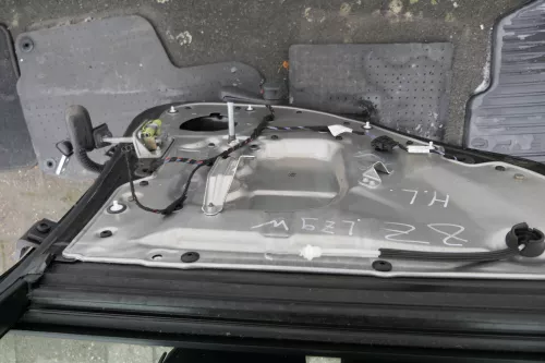 Audi A2 8Z Tür hinten links schwarz LZ9W -mit Rahmen mit Scheibe OHNE Fensterheb (118116)