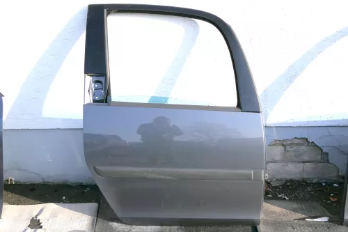 Skoda Roomster 5J Tür hinten rechts grau 9153 (ohne Anbauteile - mit Scheibe)