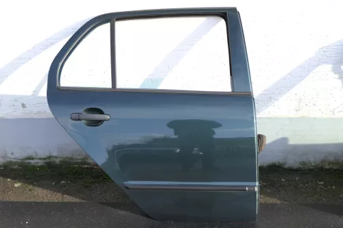 Skoda Fabia 6Y Limousine Stufenheck Tür hinten rechts grün 9572