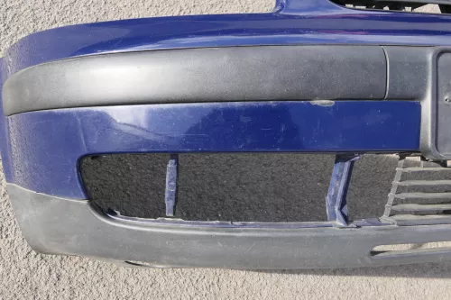 VW Passat 3B Stoßstange vorne Frontstoßstange Stoßfänger vorne blau LA5E (120742)