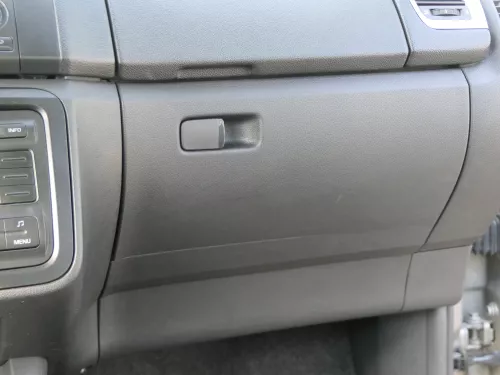 Skoda Roomster Fabia 5J Handschuhfach Handschuhfachdeckel Deckel Klappe unten (121443)