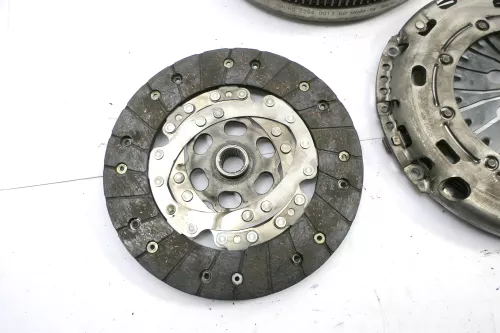 VW Passat 3C Scirocco 5-Gang Zweimassenschwungrad 2.0 TDI 03L105266S (122176)