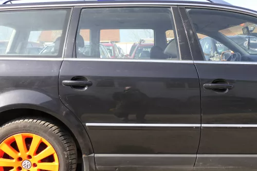 VW Passat 3B 3BG Kombi Variant Tür hinten rechts schwarz LC9Z