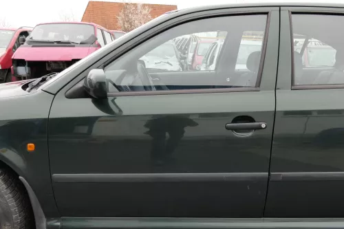Skoda Octavia 1U Kombi + Limo Tür vorne links Fahrertür grün 9570 LF8C