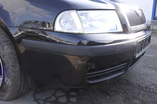 Skoda Octavia 1U Stoßstange vorne Frontstoßstange schwarz LF9R abBj.2001 (122869)