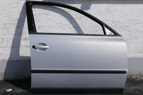 VW Passat 3B 3BG Kombi Limo Tür vorne rechts Beifahrertür grau silber LB7Z satin