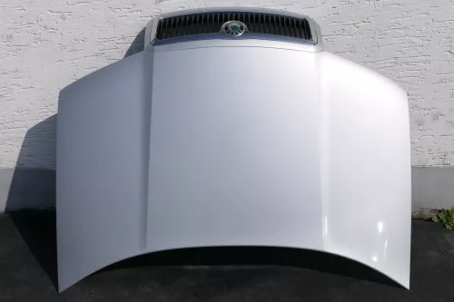 Skoda Fabia 6Y Motorhaube KLappe vorne silber grau LF7T mit Grill-Ecke geknickt