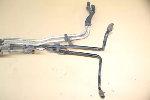 VW Sharan 7M Leitung Kühlwasser Kühlflüssigkeit unterm Auto nach hinten (125521)