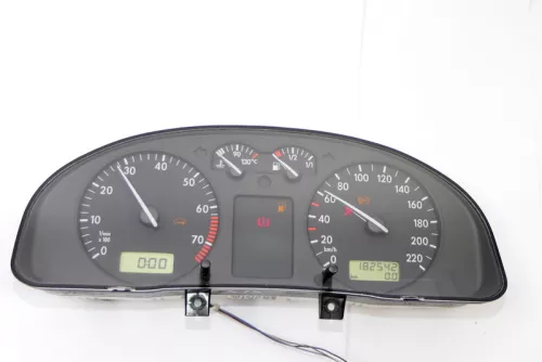 VW Passat 3B Tacho Tachometer Kombiinstrument 182.000km 09051969901 1,6 74kw AHL