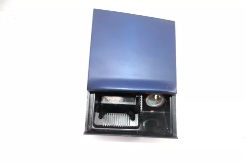 VW Golf 4 Bora Aschenbecher mit Zigarettenanzünder 1J0857961G Netzoptik blau