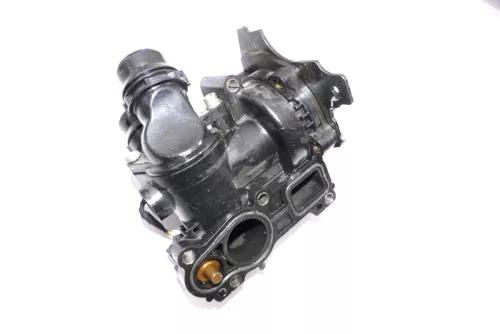 VW Polo 6R Kühlmittelregler Wasserpumpe Pumpe Gehäuse 06H121026CR