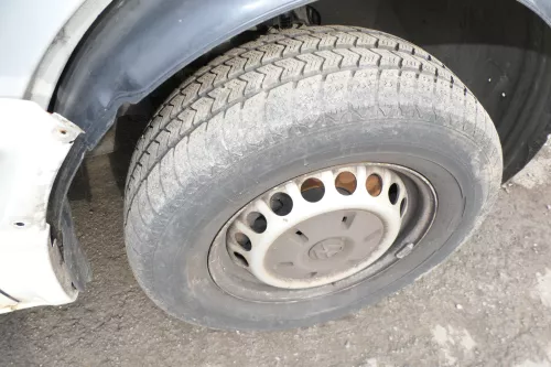 VW Crafter 2E Felgen Reifen 235/65 R16C 102/100R Winterreifen 6,5x16H2 ET62 (128204)