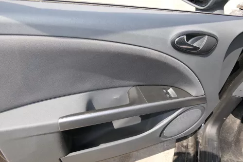 Seat Leon 1P Türverkleidung Verkleidung Tür vorne links Griff grau kometengrau (128356)