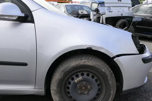 VW Golf 5 V 1K Kotflügel vorne rechts silber LA7W reflexsilber  DELLE (128522)