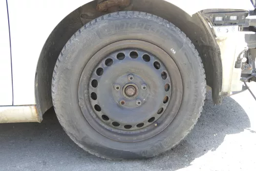 VW Golf 6 Caddy 195/65 R15 91T Winterreifen M+S Felgen 6jx15H2 ET47  ca. 6mm (128815)