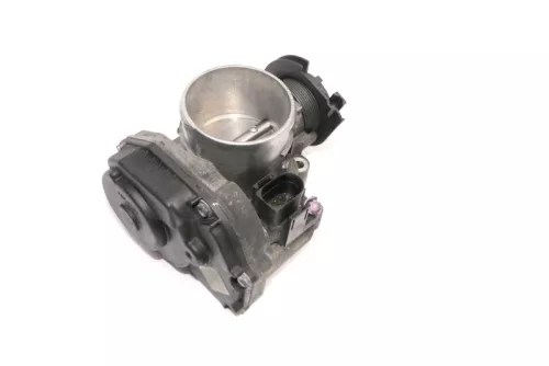 Audi A3 8L Golf 4 Drosselklappe Drosselklappenstutzen 06A133063G 1,8T AGU 110kw (129470)