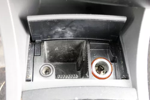 Seat Ibiza 6L Aschenbecher Zigarettenanzünder vorne (129520)