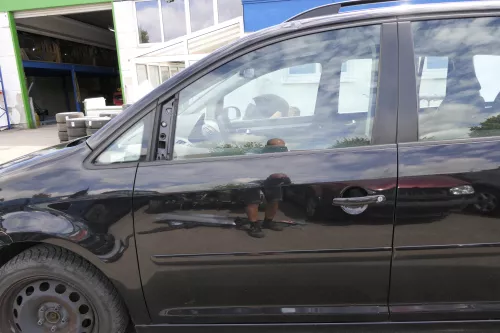 VW Touran 1T 1T3 Tür vorne links Fahrertür schwarz LC9Z metall OHNE Anbauteile d (129966)