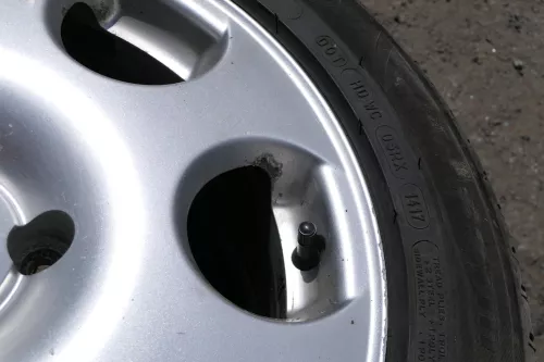 Audi A4 8E Alufelgen original 205/55 ZR16 91V 7j x16H2 ET43 8E0601025F Reifen (130407)