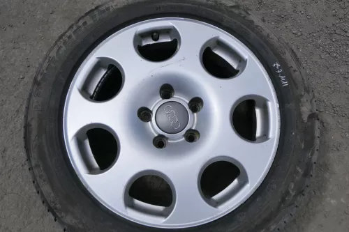 Audi A4 8E Alufelgen original 205/55 ZR16 91V 7j x16H2 ET43 8E0601025F Reifen (130407)