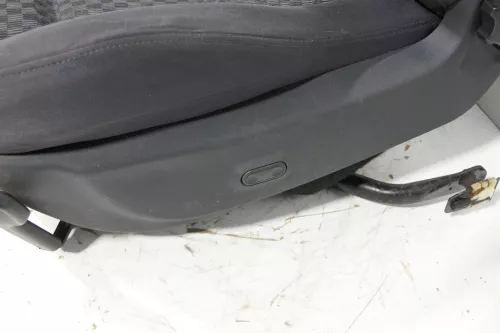 Audi A4 B5 Sitz Fahrersitz vorne links OhneAirbag höhenverstellbar elektrisch (130613)