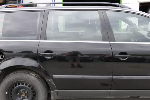 VW Passat 3B 3BG Kombi Variant Tür hinten rechts schwarz L041 uni