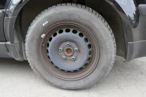 2x A4 B5 A6 4B Passat 3BG Felgen Reifen Winterreifen M+S 195/65 R15 91T   9mm