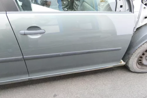 VW Golf 5 V 1K Tür vorn rechts Beifahrertür 4/5-Türer grau blau LA6Q nur TÜRBLAT