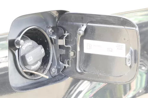 Audi A4  8E B7 Tankdeckel Tankklappe Tank Deckel Klappe schwarz LZ9Y (140929)