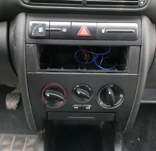 Seat Leon Toledo 1M Mittelkonsole Blende Abdeckung Radio 1M0863263D (141482)