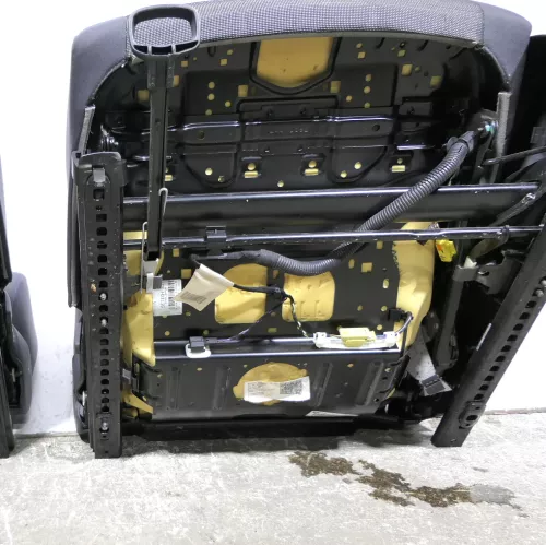 1x VW Touran 1T 1T3 Golf 5 1K Sitz Fahrersitz vorne links Fahrersitz   F1I301 (141549)