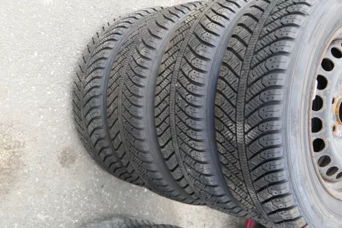 Audi A4 B5 A6 4B Passat 3BG Felgen Reifen Winterreifen M+S 195/65 R15 91H 8mm (141727)