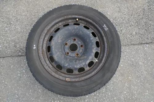 Audi A4 B5 A6 4B Passat 3BG Felgen Reifen Winterreifen M+S 205/55 R16 91H 5-6mm (141738)