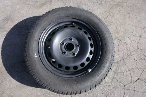 VW Golf 6 Caddy 2K 195/65 R15 91T Winterreifen M+S Felgen Reifen M&S ca. 5-6mm (141740)