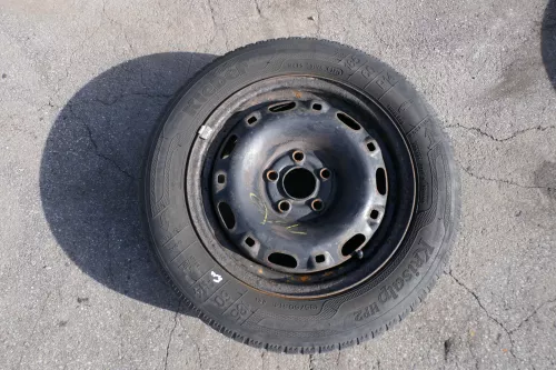 VW Polo 9N3 Ibiza Felgen Reifen 185/60 R14 82T Winterreifen 6jx14H2 ET38 # 5-6mm (141743)