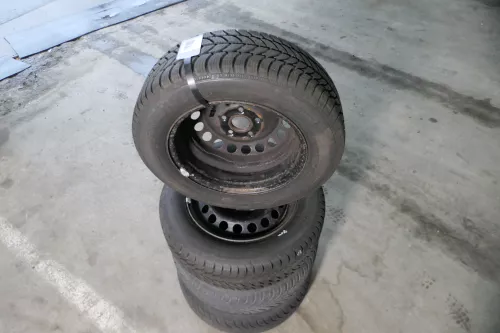 VW Golf 6 Caddy 2K 195/65 R15 91T Winterreifen M+S Felgen Reifen M&S 2x5mm 2x8mm (141766)