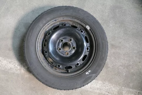 VW Polo 9N3 Ibiza Felgen Reifen 185/60 R14 82H Winterreifen 6jx14H2 ET37 # 5-6mm (141768)