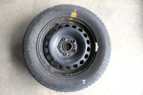 VW Golf 6 Caddy 2K 195/65 R15 91T Winterreifen M+S Felgen Reifen M&S ca.6-7mm X (141772)