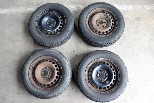 Audi A4 B5 A6 4B Passat 3BG Felgen Reifen Winterreifen M+S 195/65 R15 91T 4-6mm