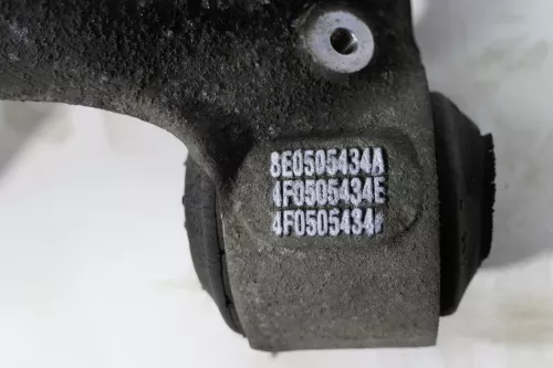 Audi A4 8E A6 4F Quattro Allrad Achsschenkel Radlagergehäuse hinten rechts 8E050 (141984)