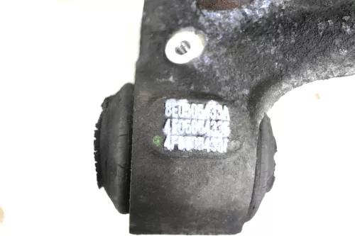 Audi A4 8E A6 4F Quattro Allrad Achsschenkel Radlagergehäuse hinten links 8E050 (141985)