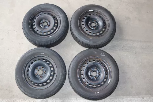 VW Golf 6 Touran 1T 195/65 R15 91T Winterreifen M+S Felgen Reifen M&S ca. 4-8mm