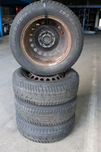 4x Skoda Octavia 1Z 195/65 R15 91T Winterreifen M+S Felgen Reifen M&S ca. 5-6mm (142222)