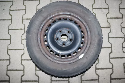 Audi A4 B5 A6 4B Passat 3BG Felgen Reifen Winterreifen M+S 195/65 R15 91T c4-6mm (142227)