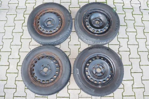 VW Golf 6 Touran 1T 195/65 R15 91T Winterreifen M+S Felgen Reifen M&S ca.3-6mm