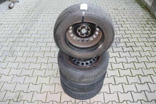 VW Golf 6 Touran 1T 195/65 R15 91T Winterreifen M+S Felgen Reifen M&S ca.3-6mm (142232)